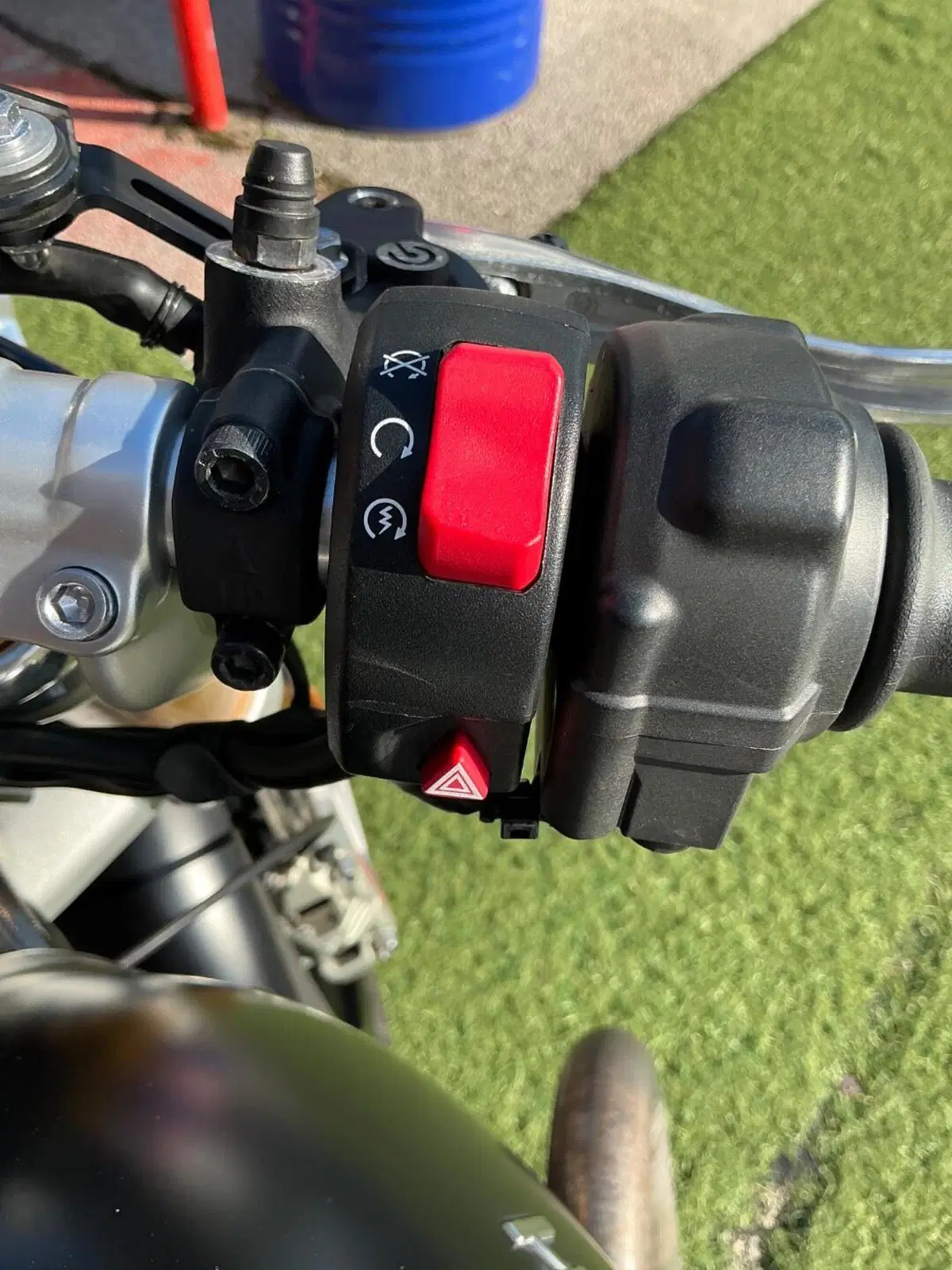 Triumph Thruxton 1200 R (2016) (16)