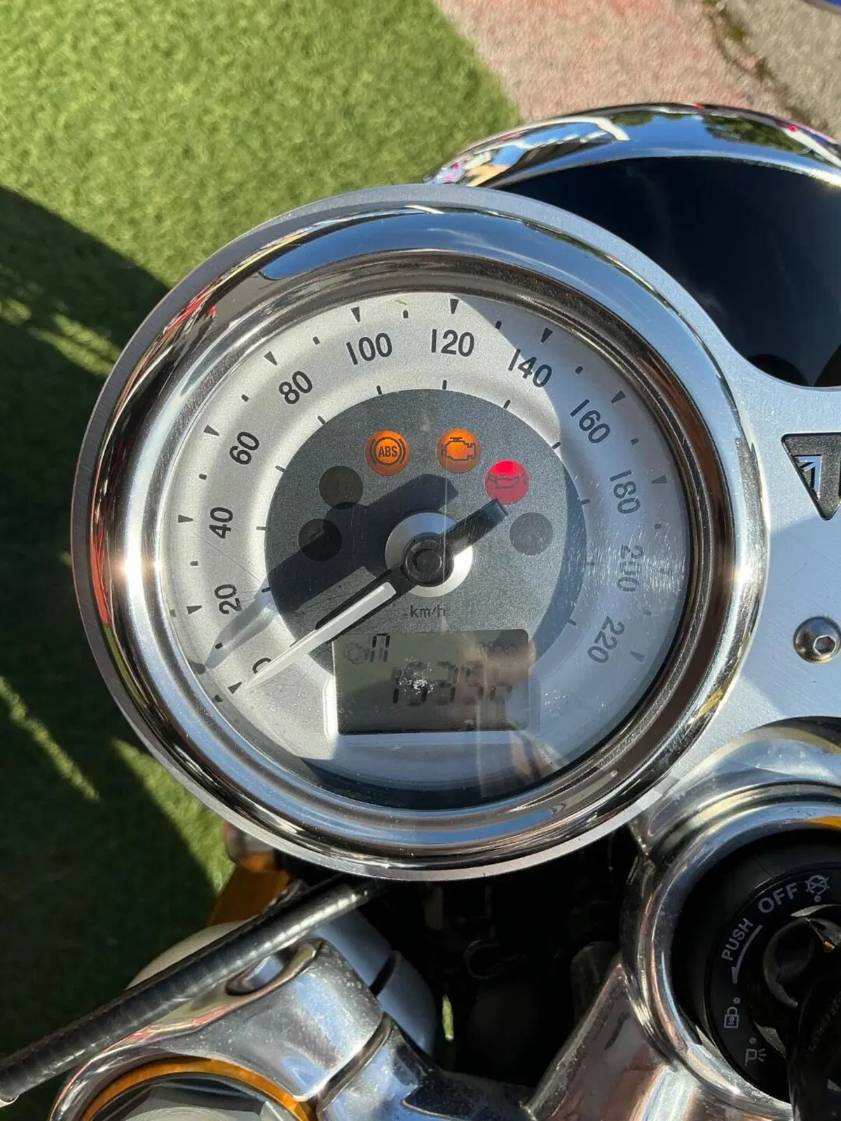 Triumph Thruxton 1200 R (2016) (17)
