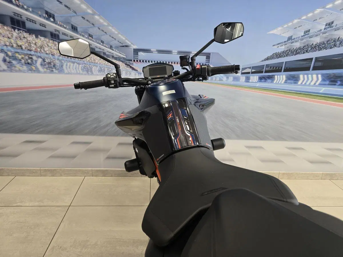 KTM 890 Duke R (2022 - 23) (4)