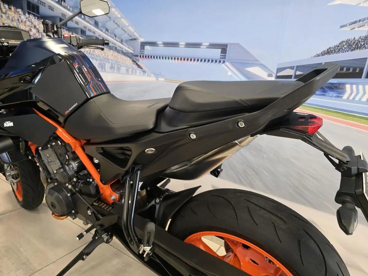 KTM 890 Duke R (2022 - 23) (7)