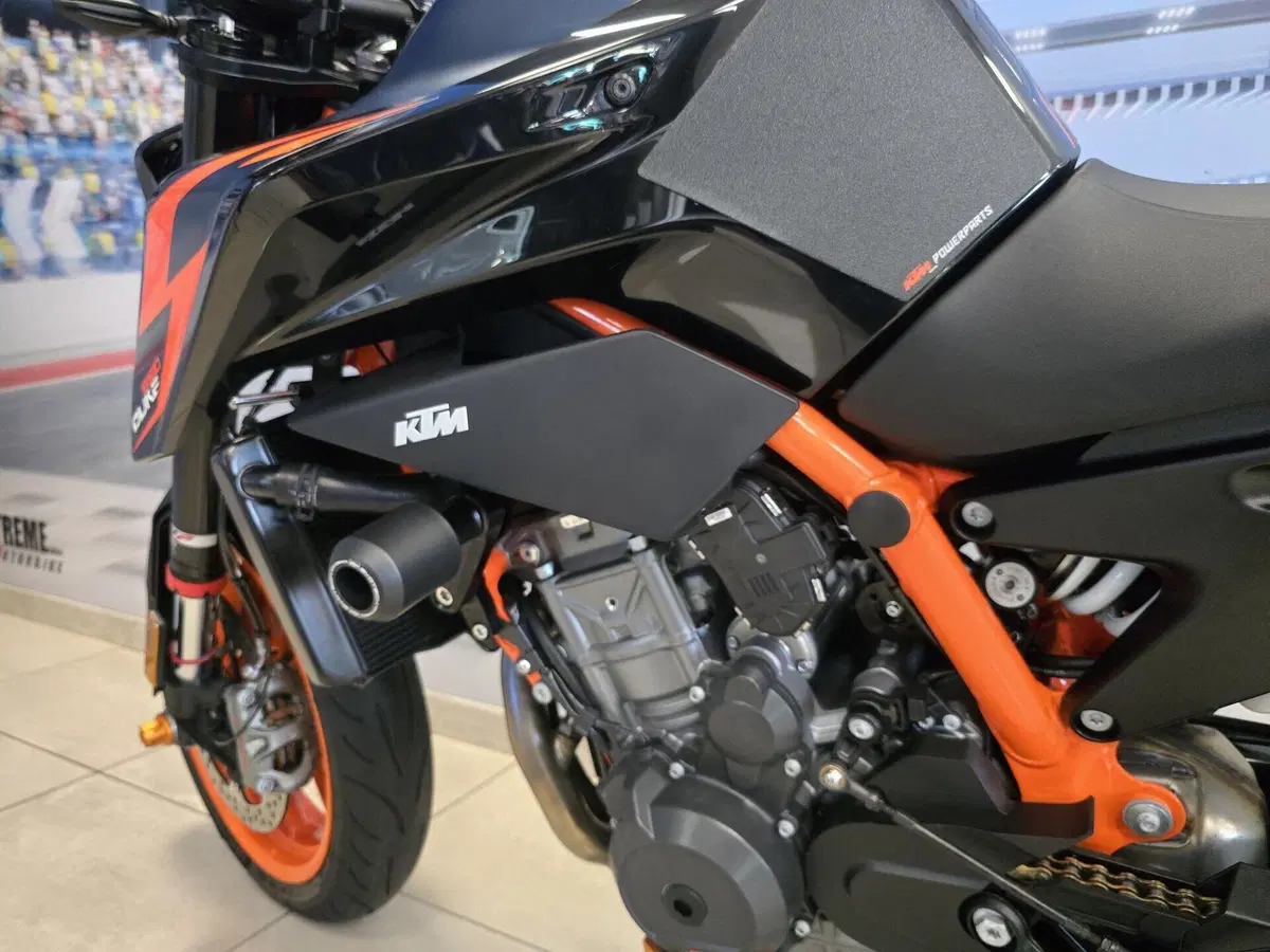 KTM 890 Duke R (2022 - 23) (10)