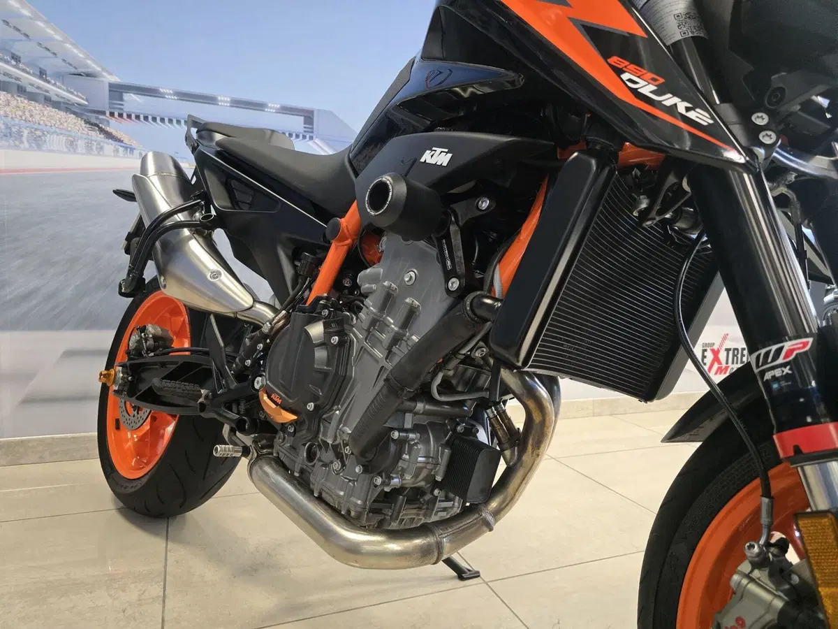 KTM 890 Duke R (2022 - 23) (13)