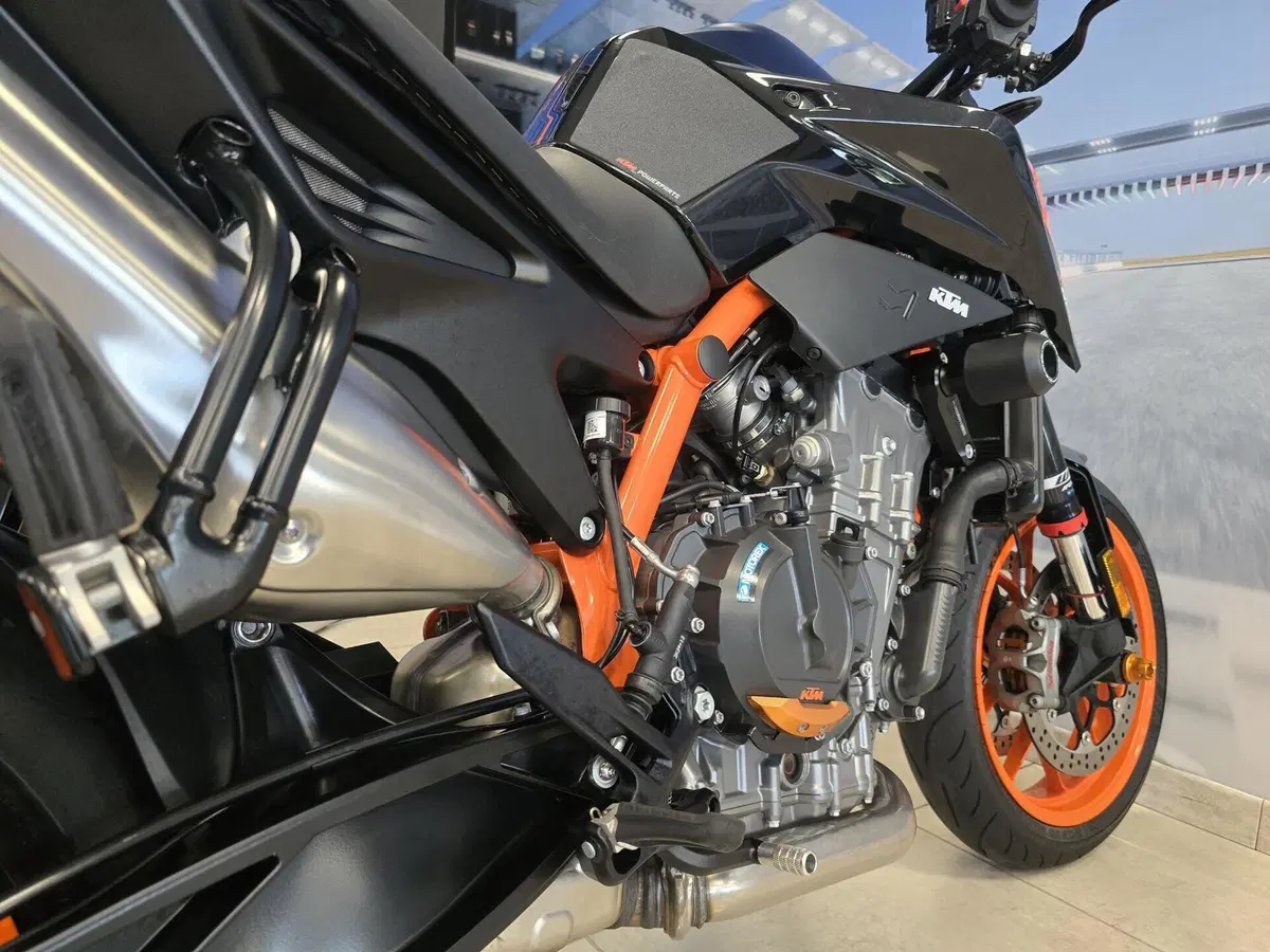 KTM 890 Duke R (2022 - 23) (20)