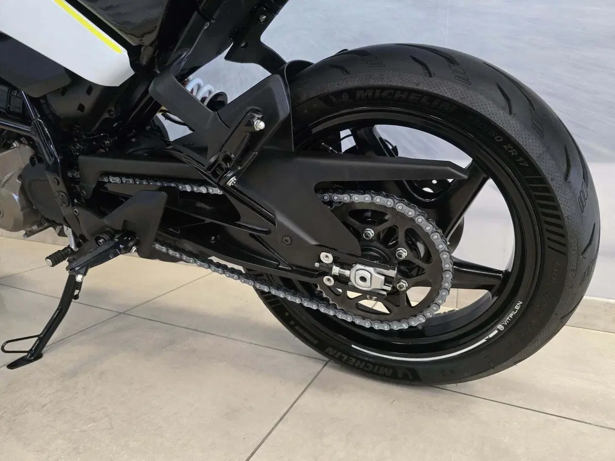 Husqvarna Vitpilen 125 (2024 - 26) (6)