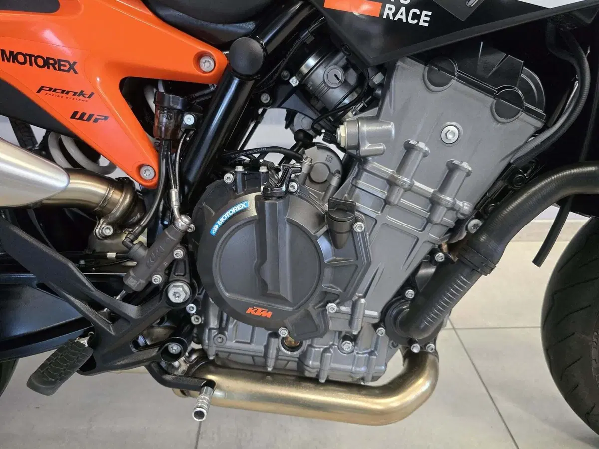 KTM 890 Duke GP (2022 - 23) (17)