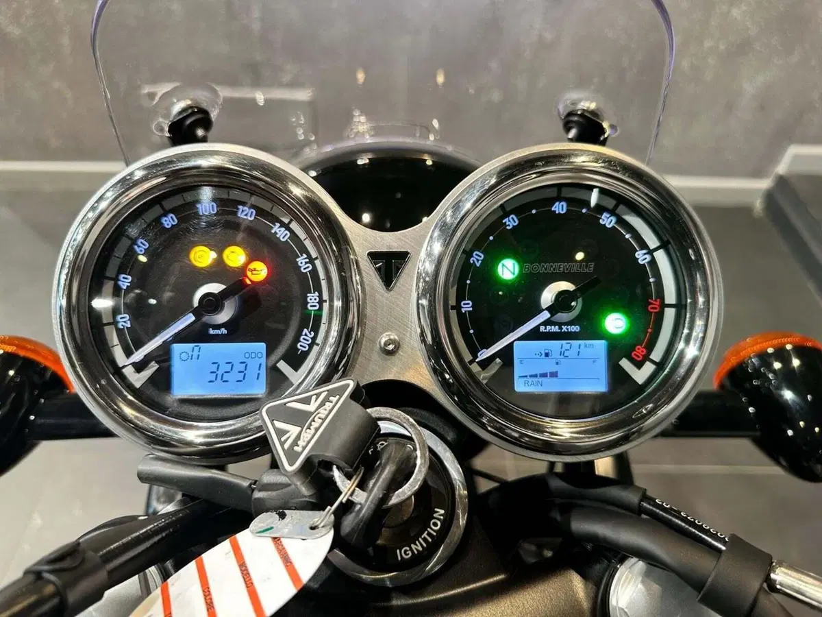 Triumph Bonneville T120 Black (2021 - 25) (9)