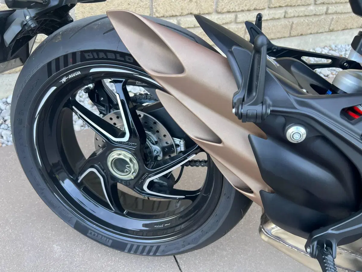 MV Agusta Brutale 800 RR (2021 - 25) (4)