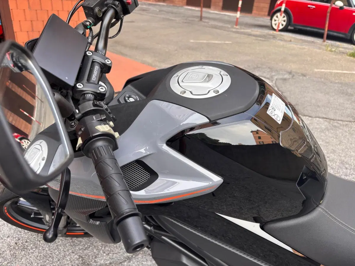 CFMOTO 300NK (2021 - 26) (11)