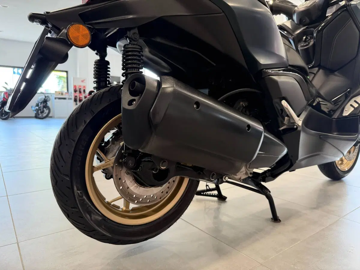 Yamaha X-Max 300 Tech Max (2021 - 24) (13)