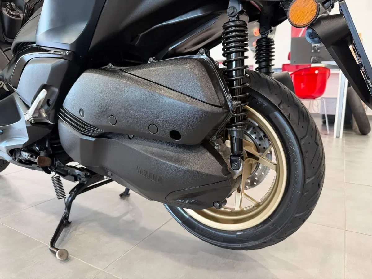 Yamaha X-Max 300 Tech Max (2021 - 24) (12)
