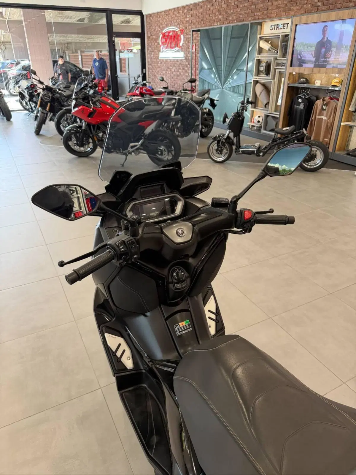 Yamaha X-Max 300 Tech Max (2021 - 24) (9)