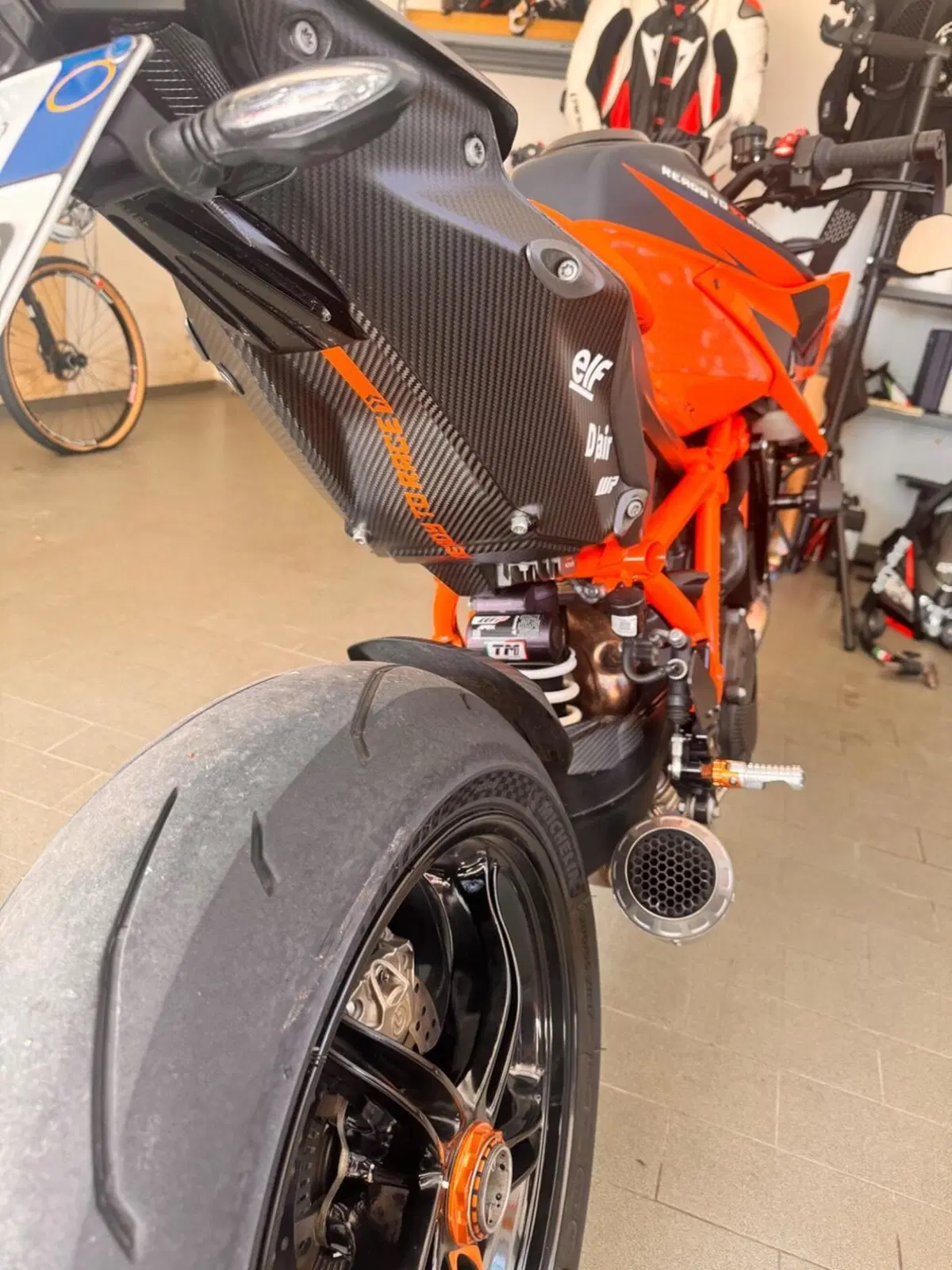 KTM 1290 Super Duke R (2021) (3)