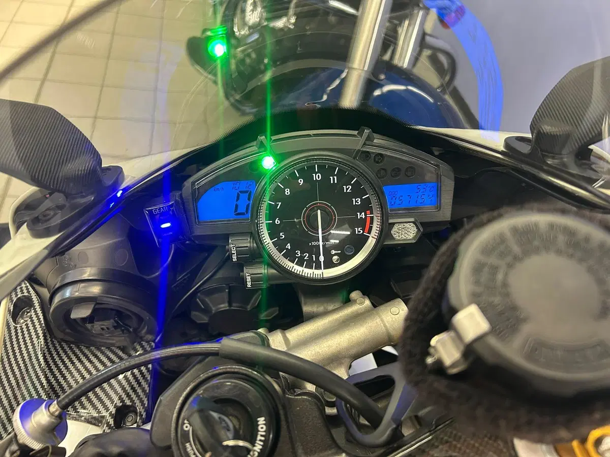 Yamaha YZF R1 (2007 - 08) (5)