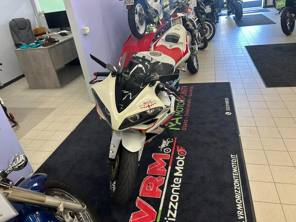 Yamaha YZF R1 (2007 - 08) (6)