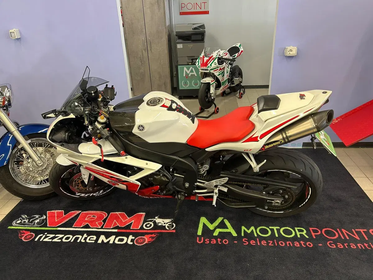 Yamaha YZF R1 (2007 - 08) (7)