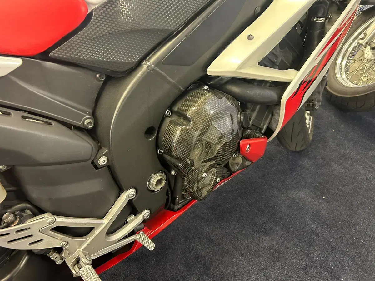 Yamaha YZF R1 (2007 - 08) (8)