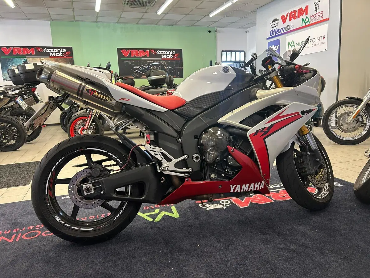 Yamaha YZF R1 (2007 - 08) (11)
