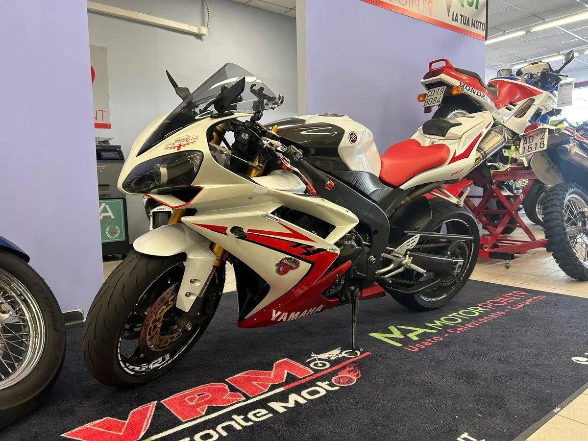 Yamaha YZF R1 (2007 - 08) (12)
