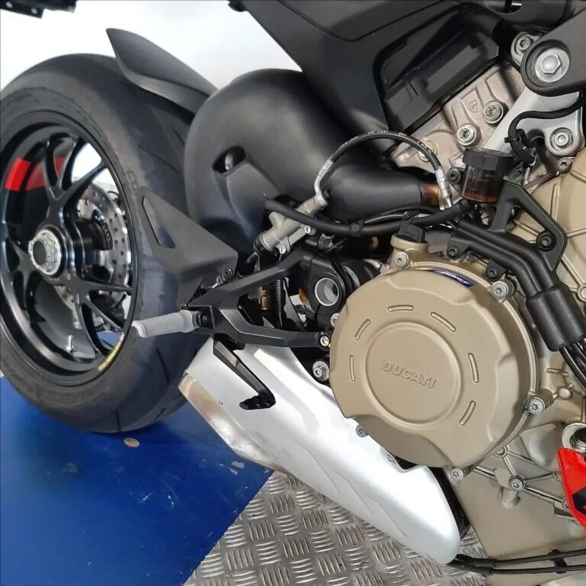 Ducati Streetfighter V4 S (2023 - 24) (10)