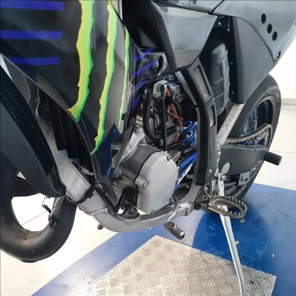 Yamaha YZ 125 Monster Energy (2023) (8)