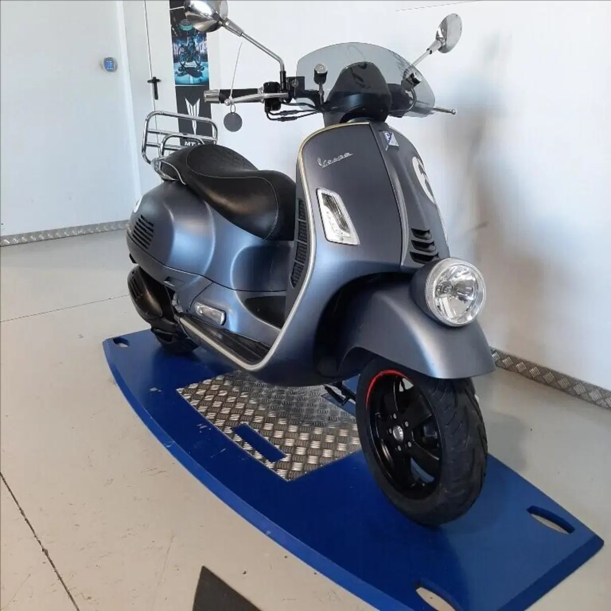 Vespa Sei Giorni 300 Hpe (2019) (2)