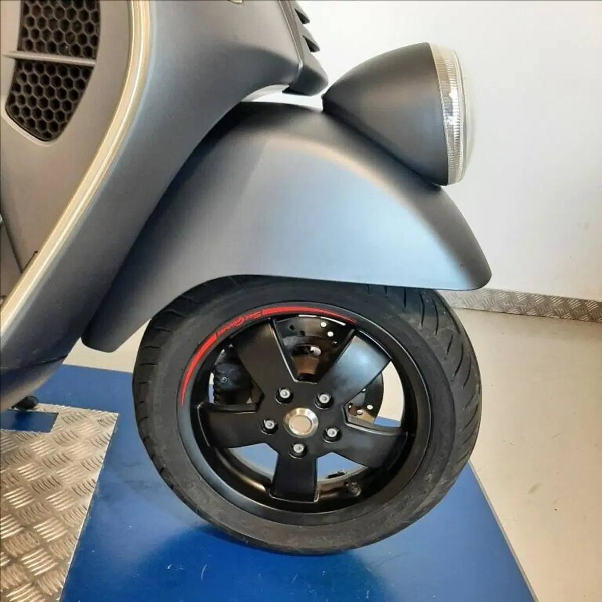 Vespa Sei Giorni 300 Hpe (2019) (3)
