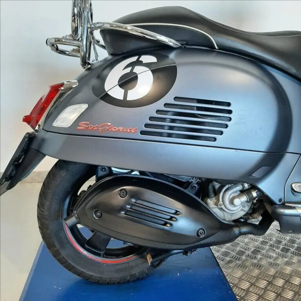 Vespa Sei Giorni 300 Hpe (2019) (8)
