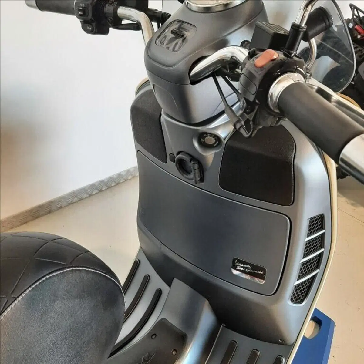 Vespa Sei Giorni 300 Hpe (2019) (10)