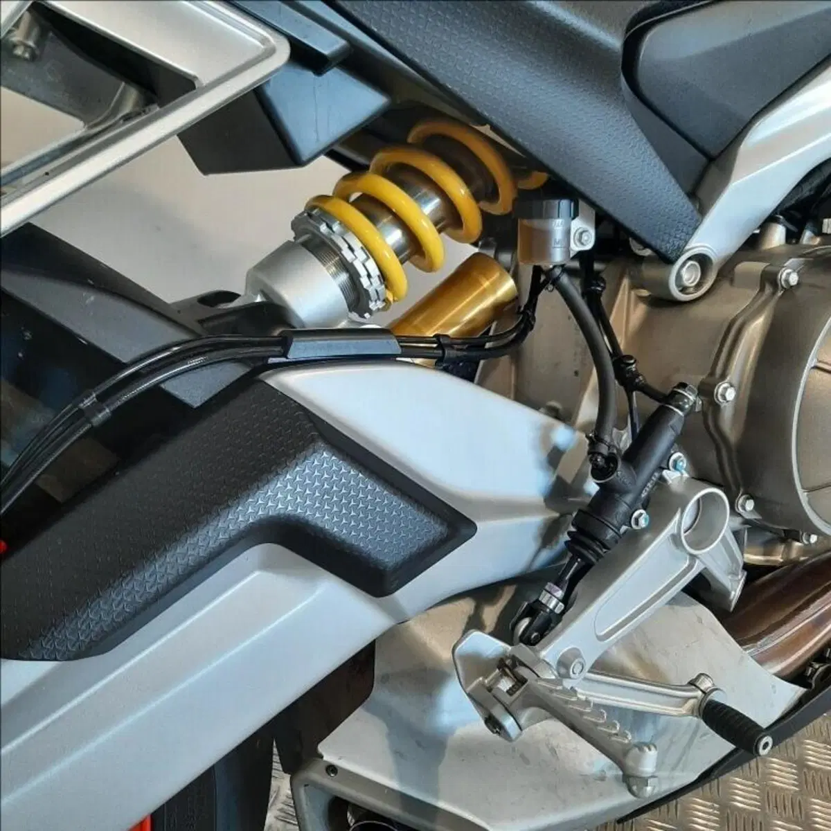 Aprilia Tuono 660 Factory (2022 - 24) (9)