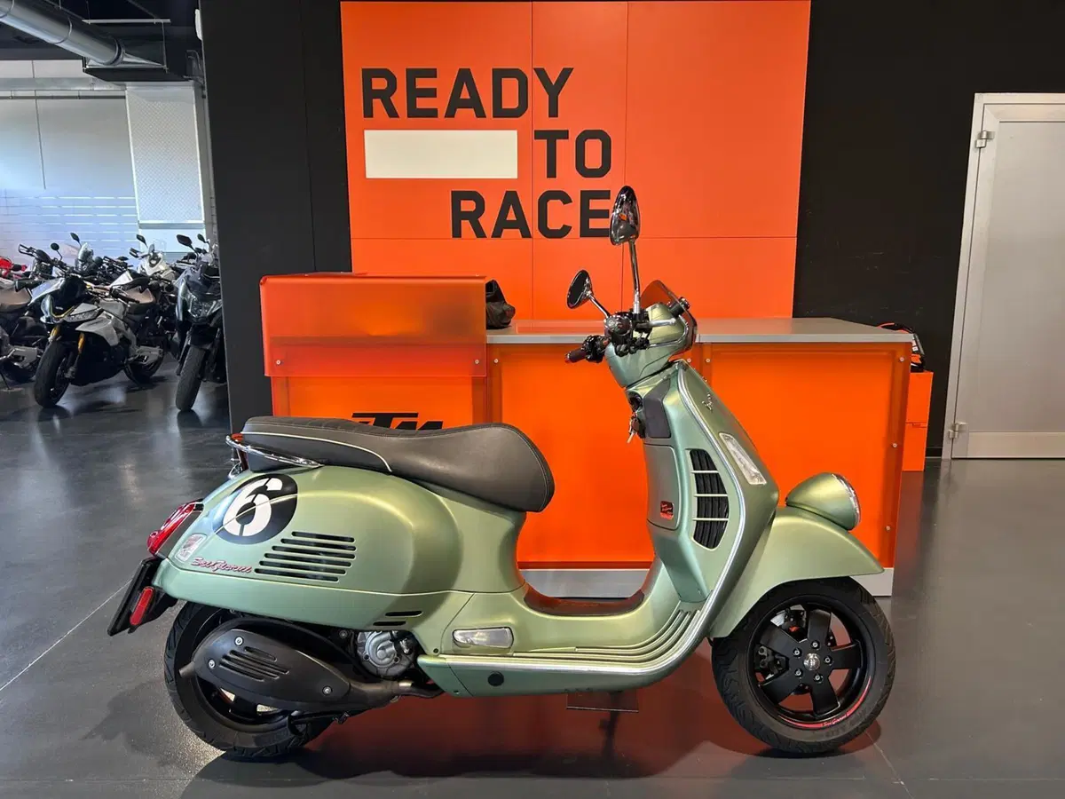 Vespa Sei Giorni 300 (2017 - 19) (3)