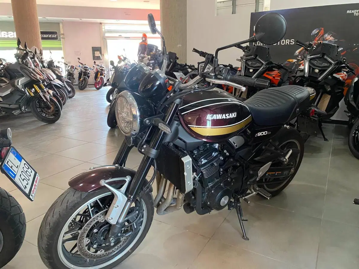 Kawasaki Z 900 RS (2026) (4)