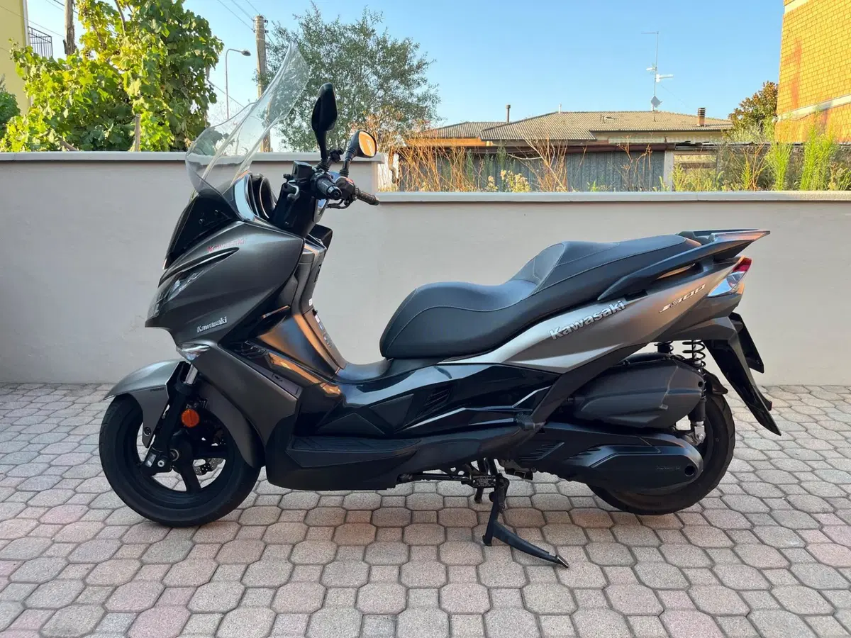 Kawasaki J 300 (2017 - 21)