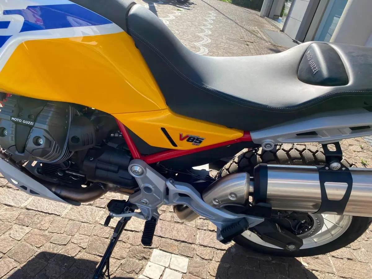 Moto Guzzi V85 TT (2024 - 26) (5)