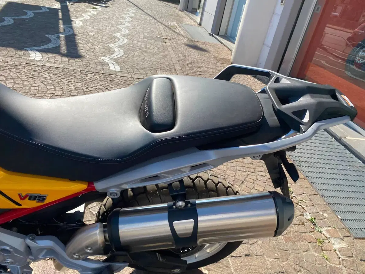 Moto Guzzi V85 TT (2024 - 26) (6)