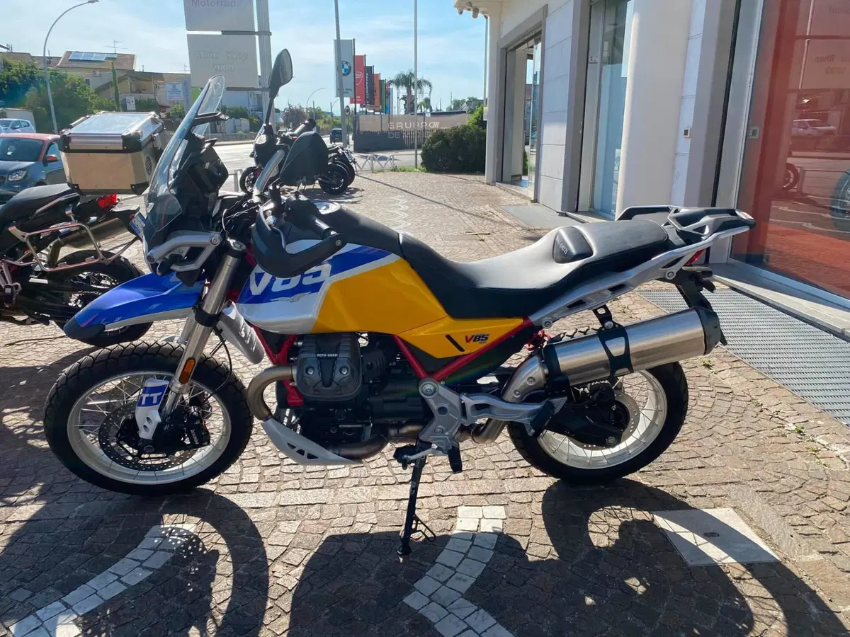 Moto Guzzi V85 TT (2024 - 26) (2)