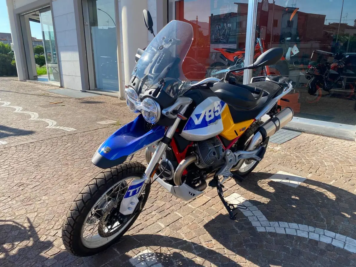 Moto Guzzi V85 TT (2024 - 26) (4)