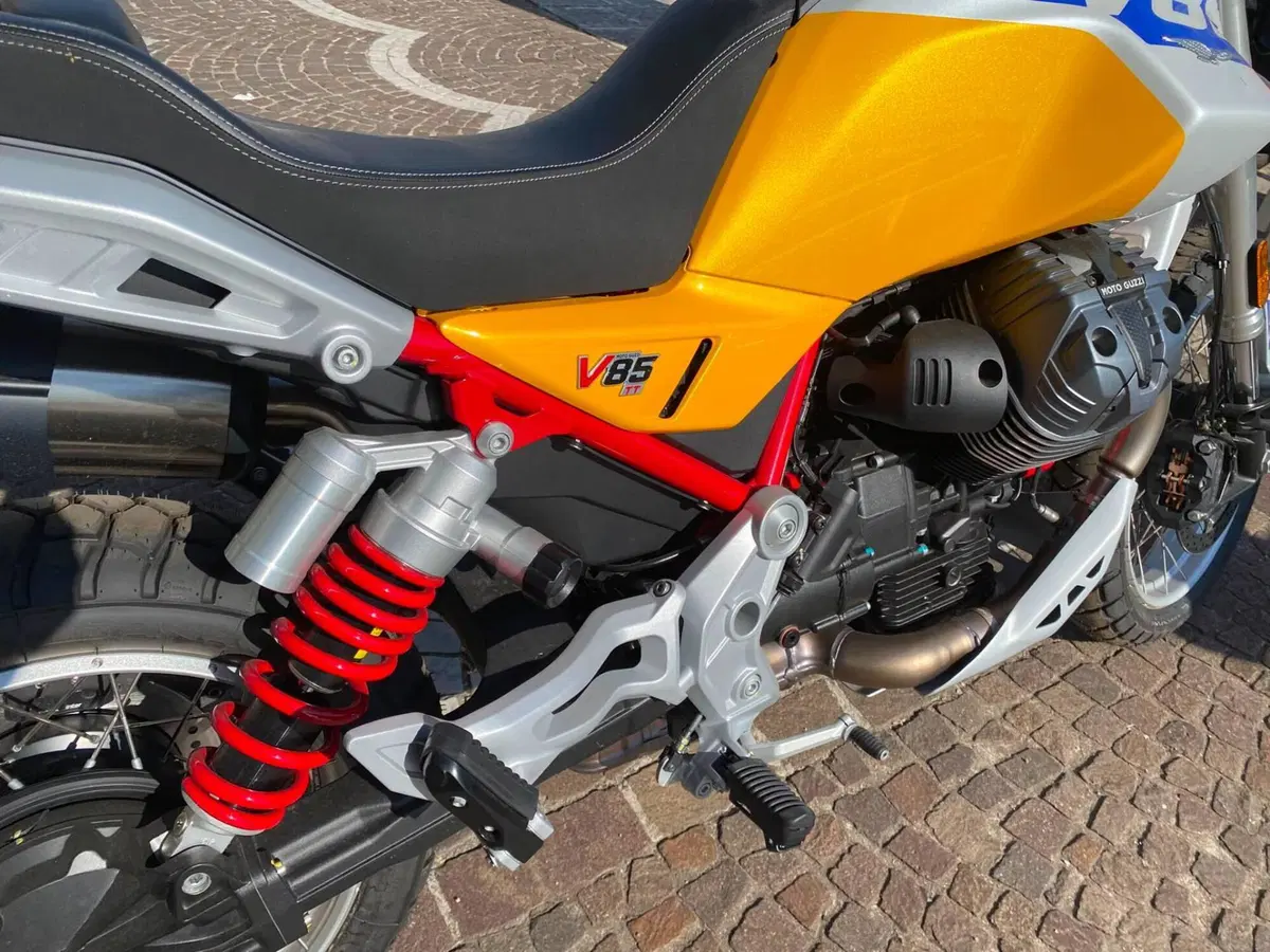Moto Guzzi V85 TT (2024 - 26) (7)