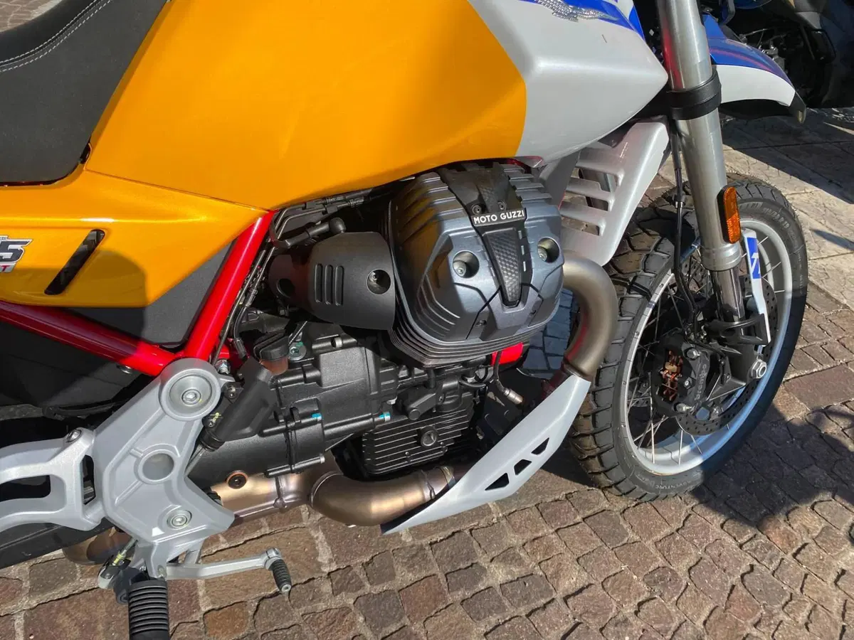 Moto Guzzi V85 TT (2024 - 26) (8)