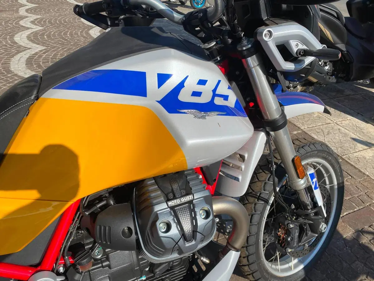 Moto Guzzi V85 TT (2024 - 26) (10)