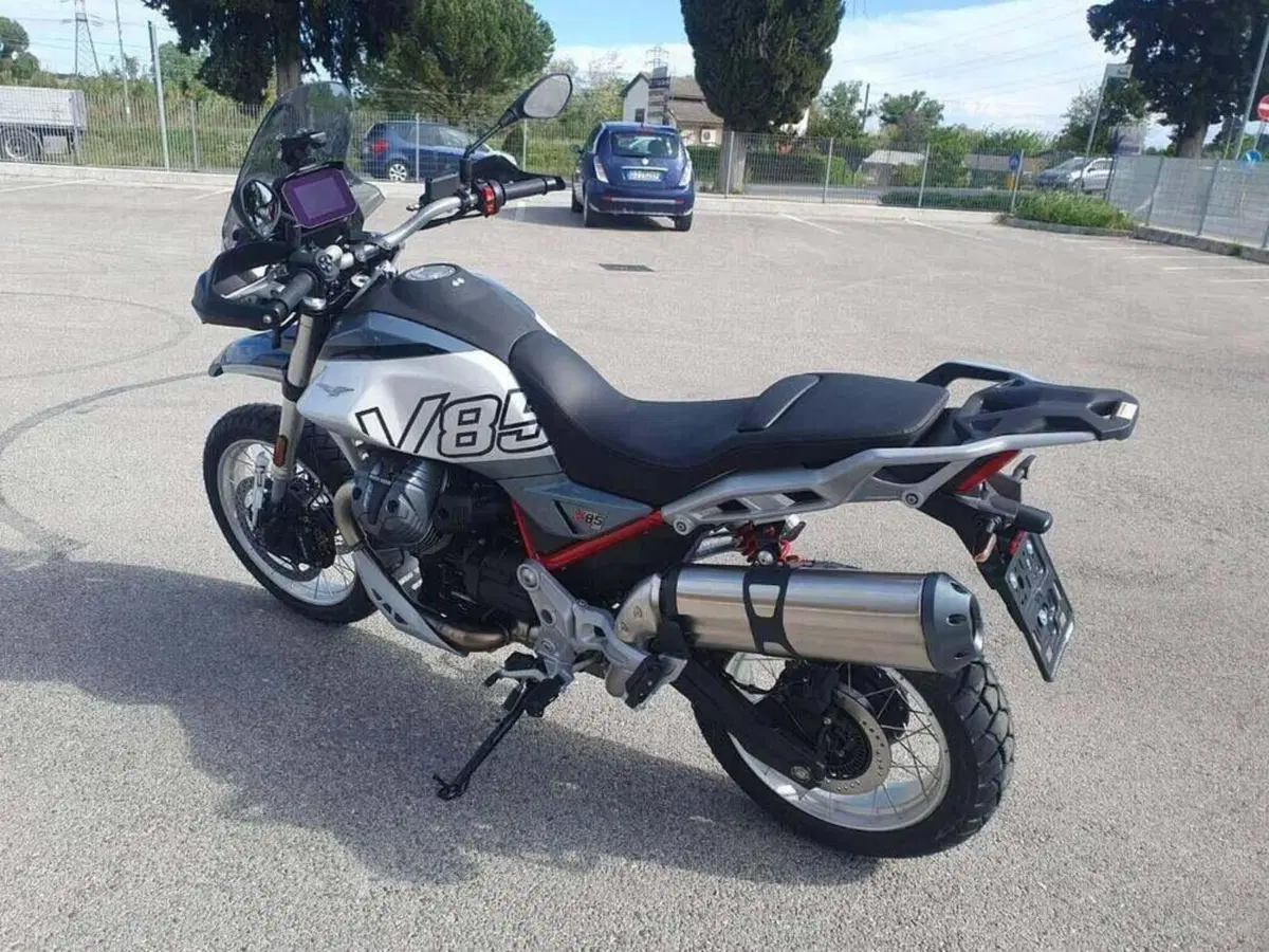 Moto Guzzi V85 TT (2024 - 26) (4)