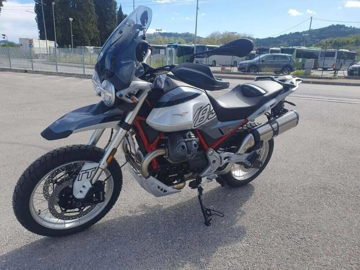 Moto Guzzi V85 TT (2024 - 26) (5)