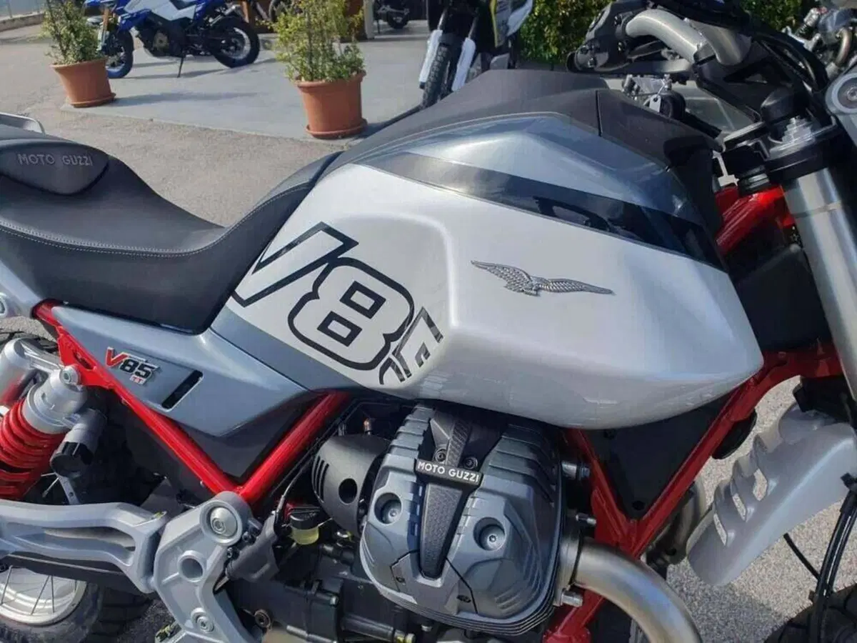 Moto Guzzi V85 TT (2024 - 26) (7)