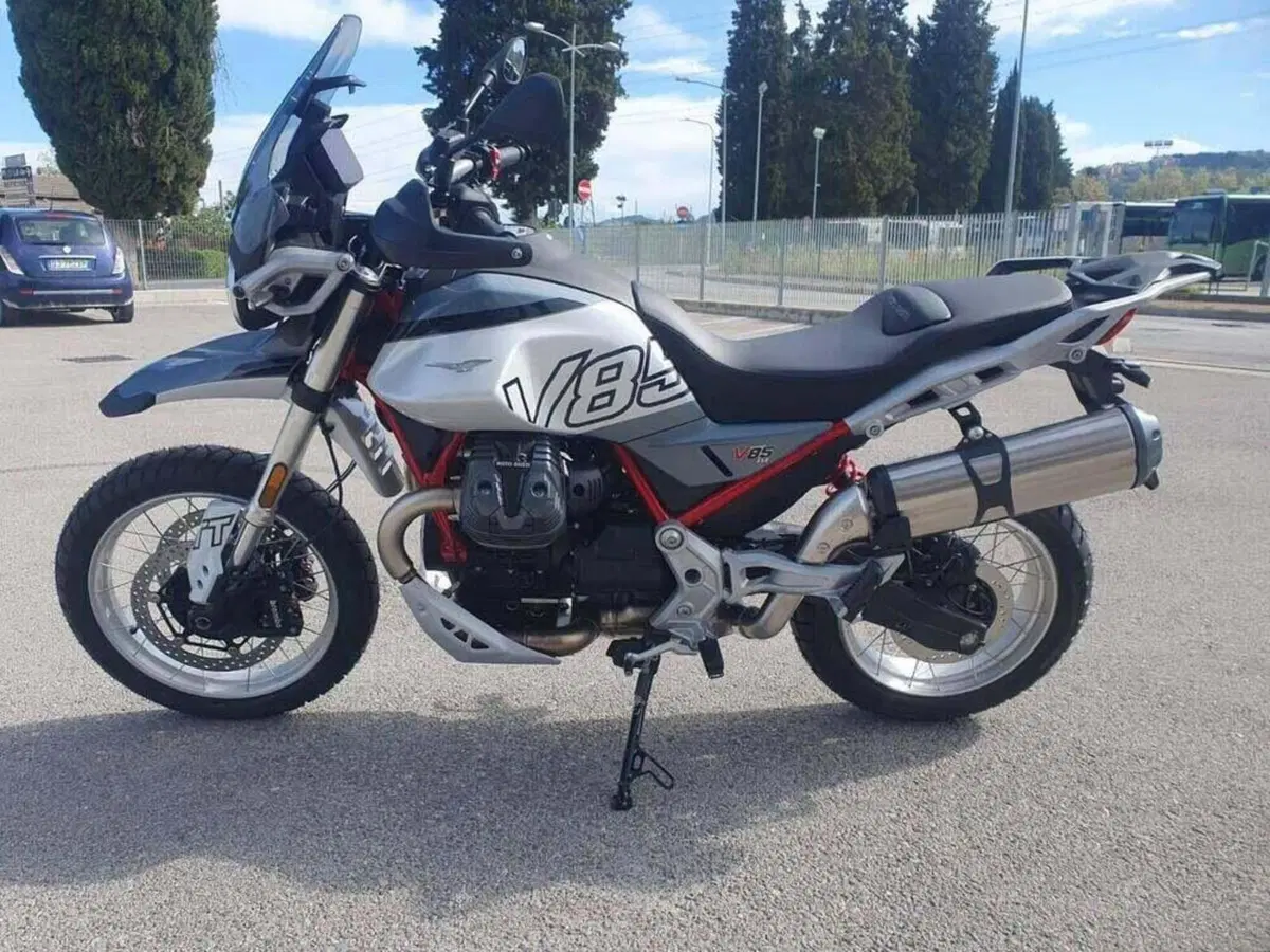 Moto Guzzi V85 TT (2024 - 26) (9)