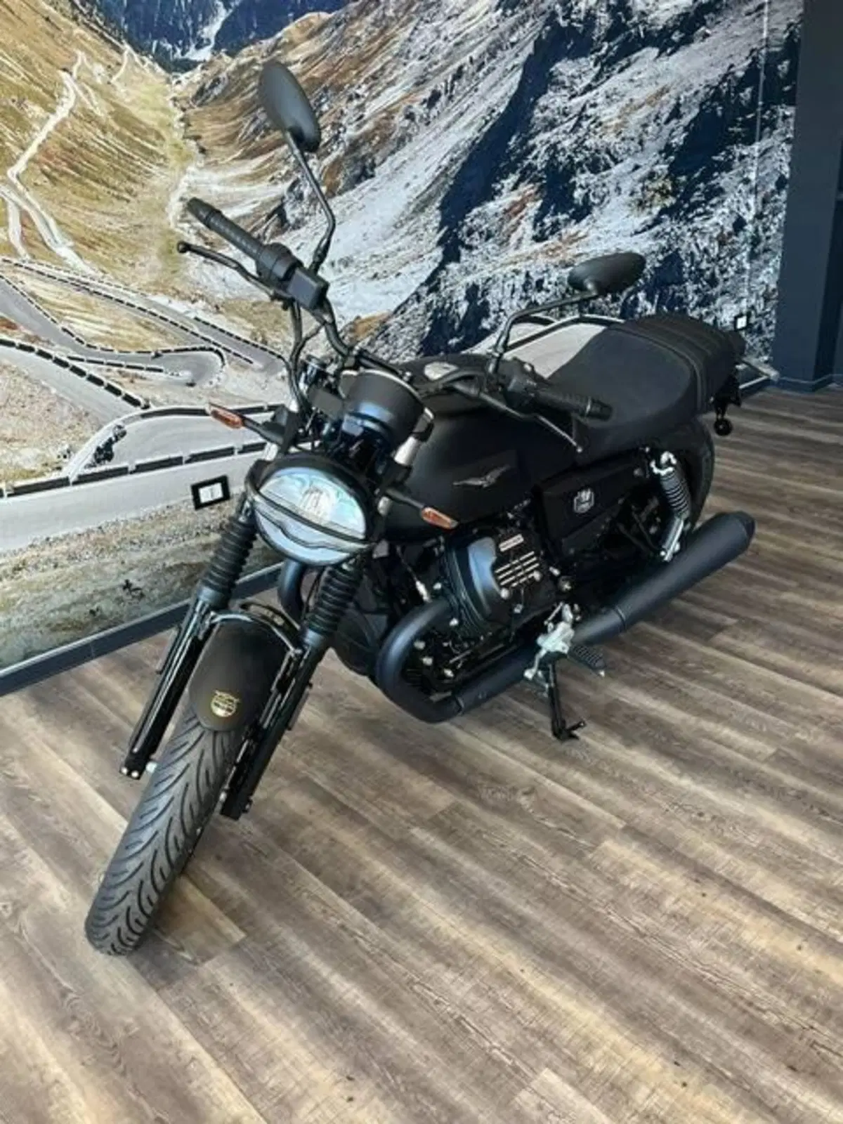 Moto Guzzi V7 Stone (2025 - 26) (3)