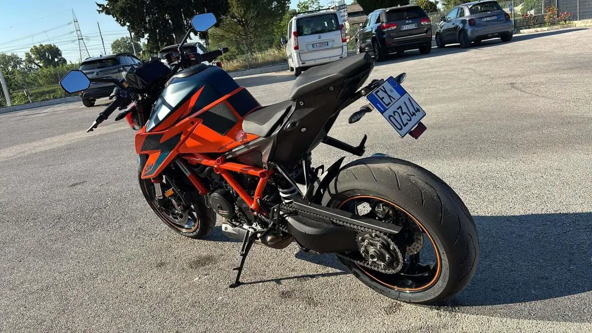 KTM 1290 Super Duke R (2021) (2)