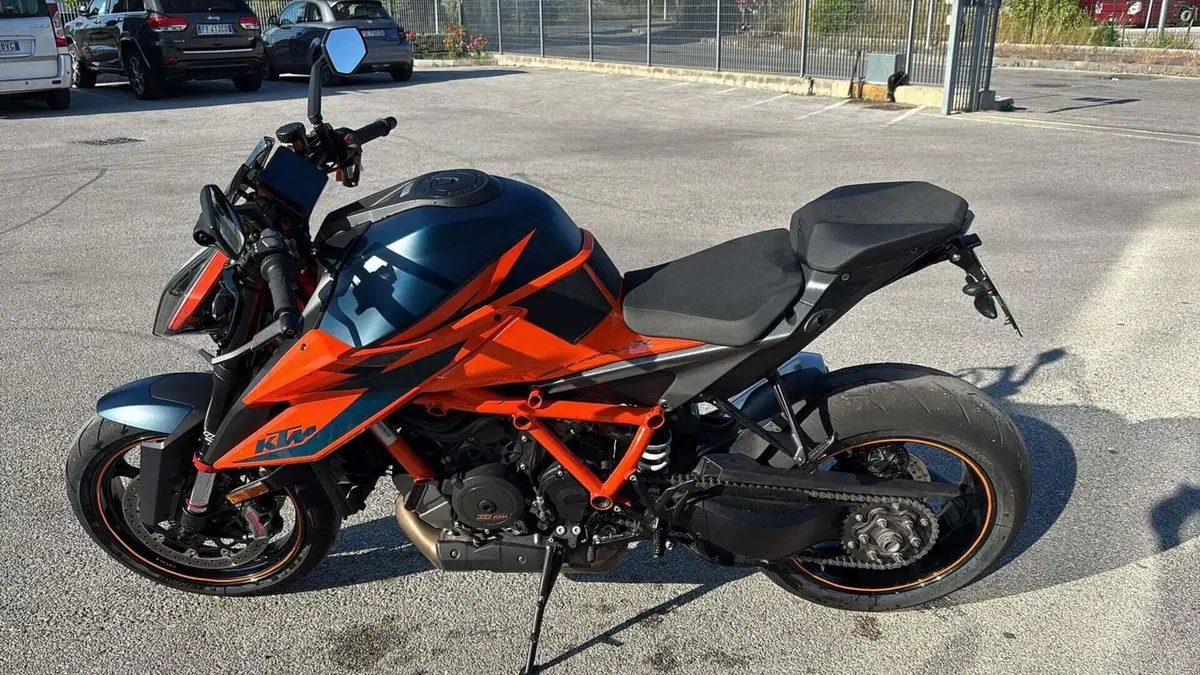 KTM 1290 Super Duke R (2021) (3)
