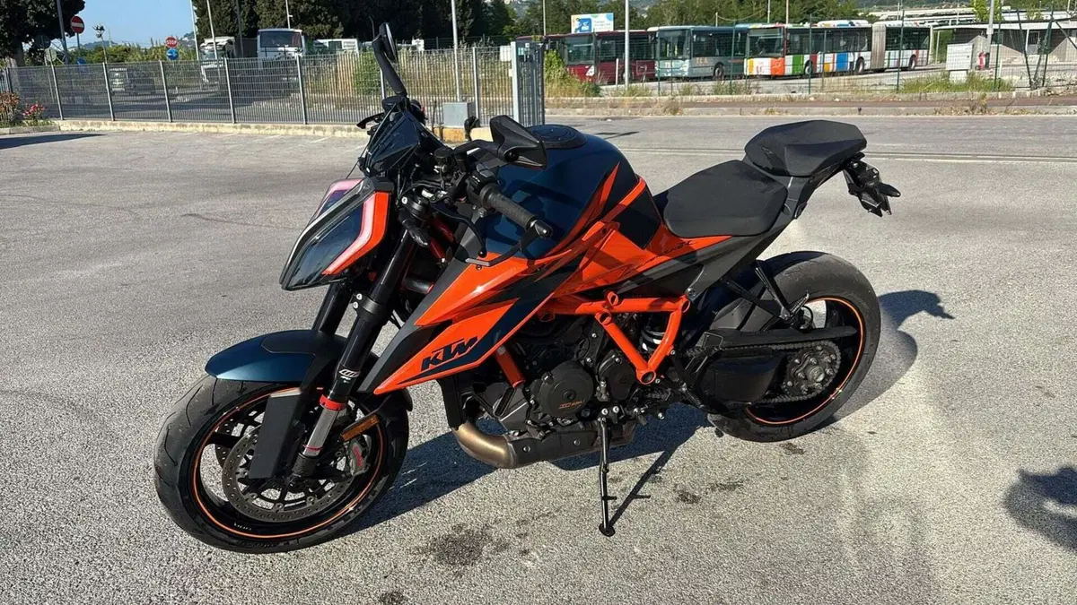 KTM 1290 Super Duke R (2021) (4)
