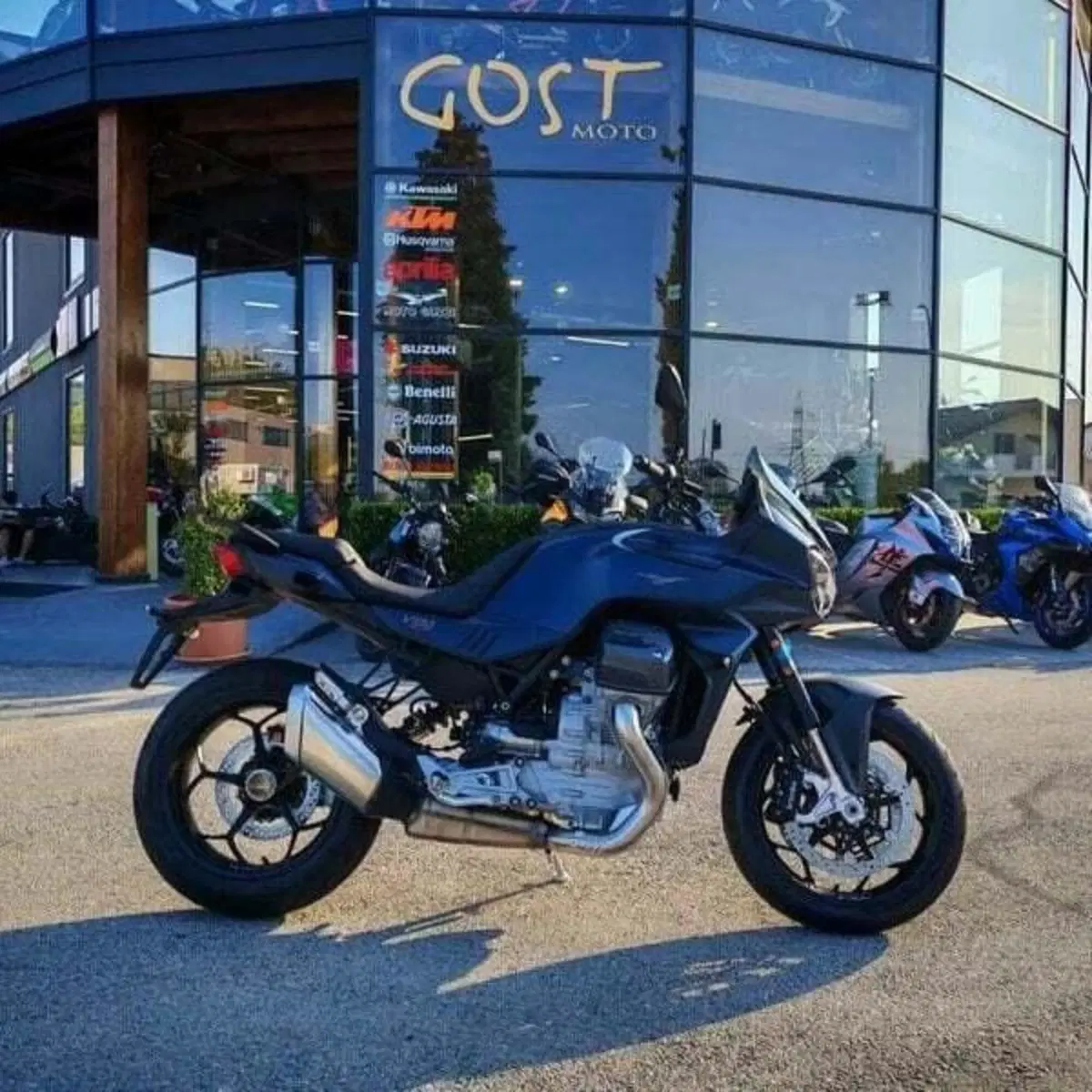 Moto Guzzi V100 Mandello (2025 - 26) (2)