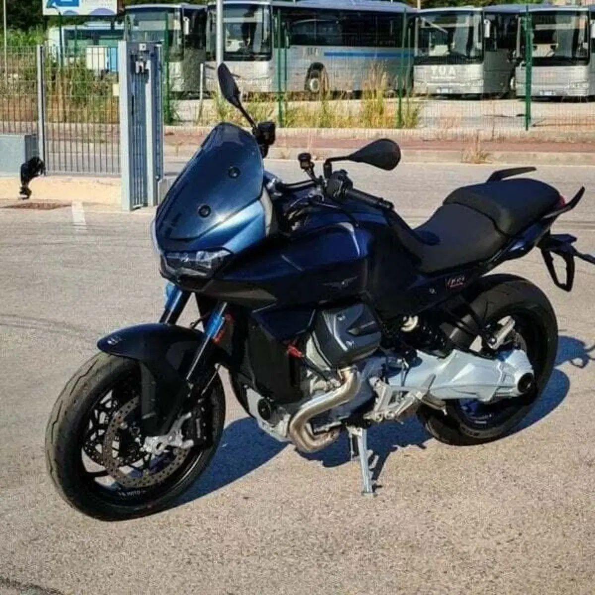 Moto Guzzi V100 Mandello (2025 - 26) (4)