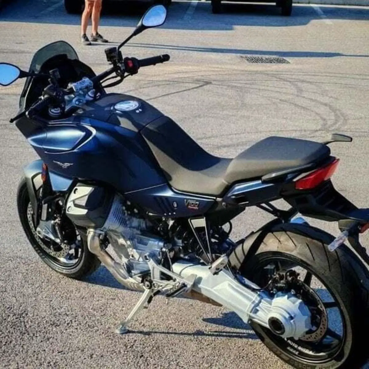 Moto Guzzi V100 Mandello (2025 - 26) (5)